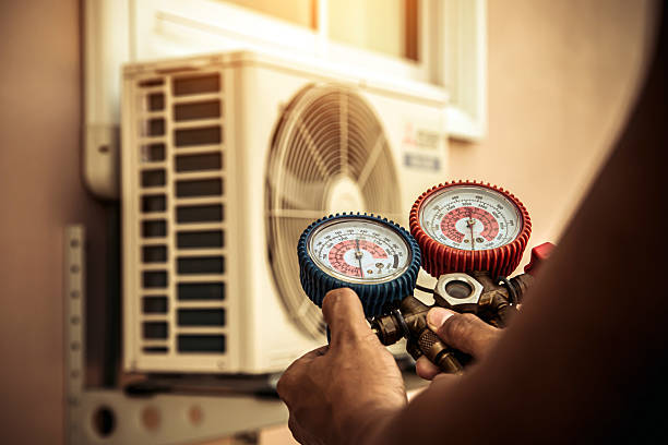 Professional Heat Pump Repair technician working in Palmer, TX